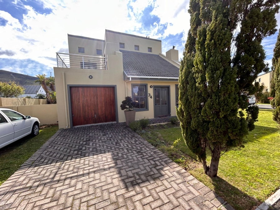 2 Bedroom Property for Sale in Sandbaai Western Cape